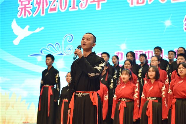 吟唱经典诗词 奏响青春乐章——棠外2019级初高中班级歌咏比赛成功举办