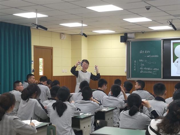 巧用模型建构法 突破生物重要概念——成都市级菜单培训夏茂林名师工作室教学研讨活动在我校举行