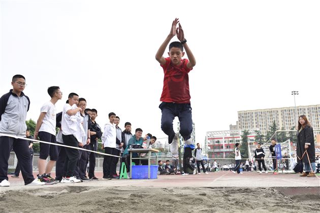 锦绣中华演绎多民族风情 速度激情展现棠外人风采——我校初中部第16届学生田径运动会圆满落幕
