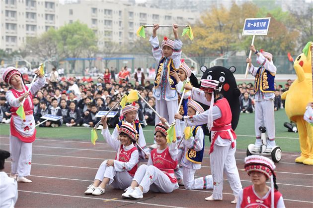 锦绣中华演绎多民族风情 速度激情展现棠外人风采——我校初中部第16届学生田径运动会圆满落幕