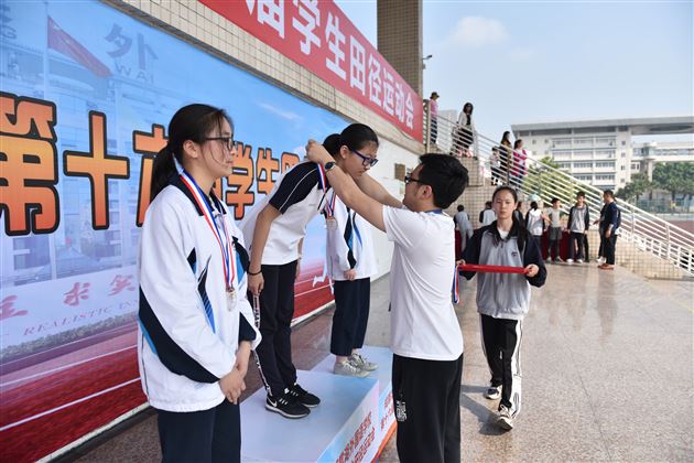 锦绣中华演绎多民族风情 速度激情展现棠外人风采——我校初中部第16届学生田径运动会圆满落幕