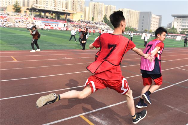 锦绣中华演绎多民族风情 速度激情展现棠外人风采——我校初中部第16届学生田径运动会圆满落幕