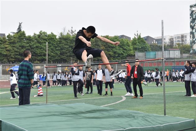 锦绣中华演绎多民族风情 速度激情展现棠外人风采——我校初中部第16届学生田径运动会圆满落幕