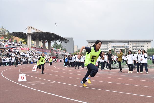 锦绣中华演绎多民族风情 速度激情展现棠外人风采——我校初中部第16届学生田径运动会圆满落幕