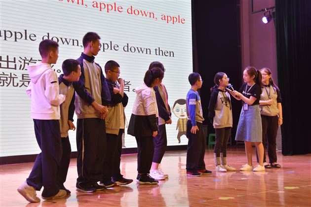 让艺术与快乐比翼齐飞——我校初2018级举行英语文化节汇报演出活动