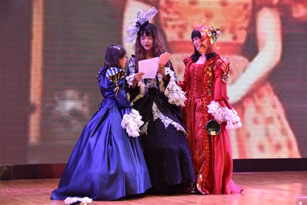 让艺术与快乐比翼齐飞——我校初2018级举行英语文化节汇报演出活动