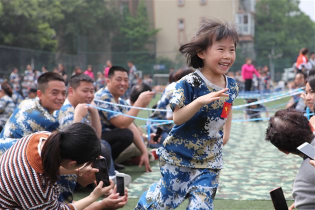 迷彩军魂 我是小小兵——我校实验幼儿园举行春季亲子运动会