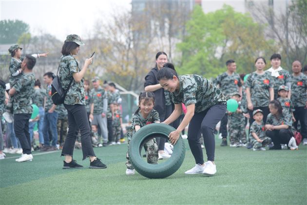 迷彩军魂 我是小小兵——我校实验幼儿园举行春季亲子运动会