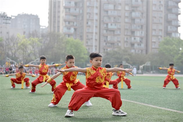 迷彩军魂 我是小小兵——我校实验幼儿园举行春季亲子运动会