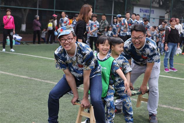 迷彩军魂 我是小小兵——我校实验幼儿园举行春季亲子运动会