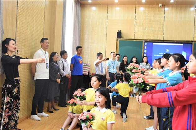 党建示范引领 携手共享共进——成都绵阳实验外国语学校一行到我校参观学习党建工作