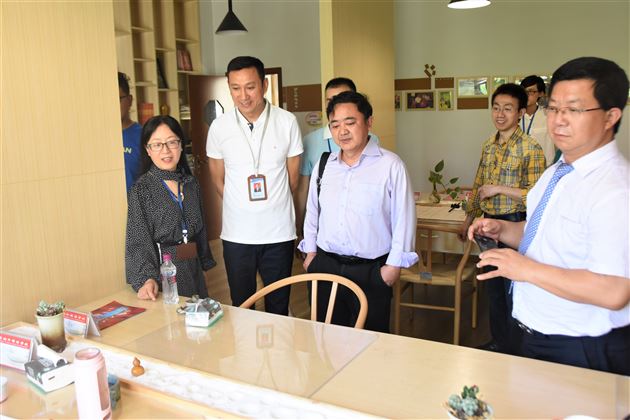 党建示范引领 携手共享共进——成都绵阳实验外国语学校一行到我校参观学习党建工作