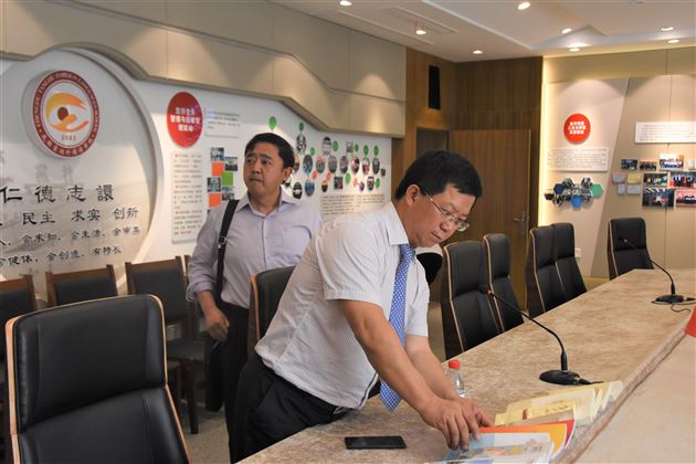 党建示范引领 携手共享共进——成都绵阳实验外国语学校一行到我校参观学习党建工作