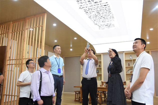 党建示范引领 携手共享共进——成都绵阳实验外国语学校一行到我校参观学习党建工作