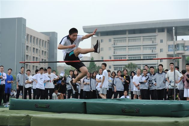 锦绣中华，奋进棠外，青春意气，生命华章——我校高中部第十六届田径运动会精彩呈现