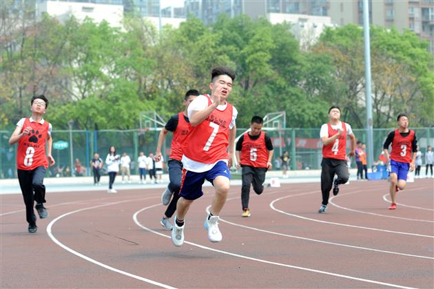 锦绣中华，奋进棠外，青春意气，生命华章——我校高中部第十六届田径运动会精彩呈现