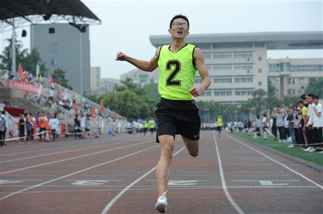 锦绣中华，奋进棠外，青春意气，生命华章——我校高中部第十六届田径运动会精彩呈现