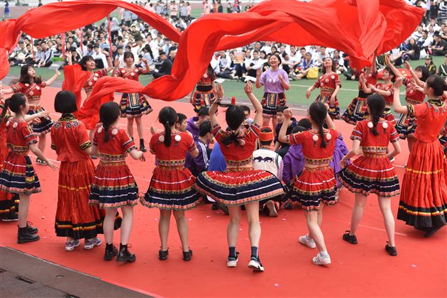 锦绣中华，奋进棠外，青春意气，生命华章——我校高中部第十六届田径运动会精彩呈现