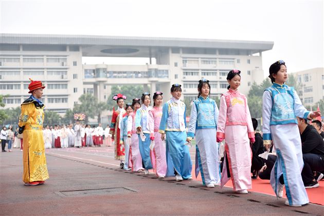 锦绣中华，奋进棠外，青春意气，生命华章——我校高中部第十六届田径运动会精彩呈现