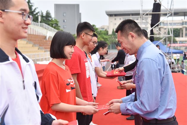 棠外隆重举行“青春心向党 建功新时代”纪念五四运动100周年特别主题团日活动