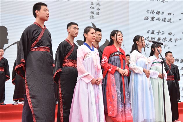 棠外隆重举行“青春心向党 建功新时代”纪念五四运动100周年特别主题团日活动
