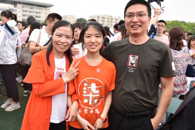 棠外隆重举行“青春心向党 建功新时代”纪念五四运动100周年特别主题团日活动