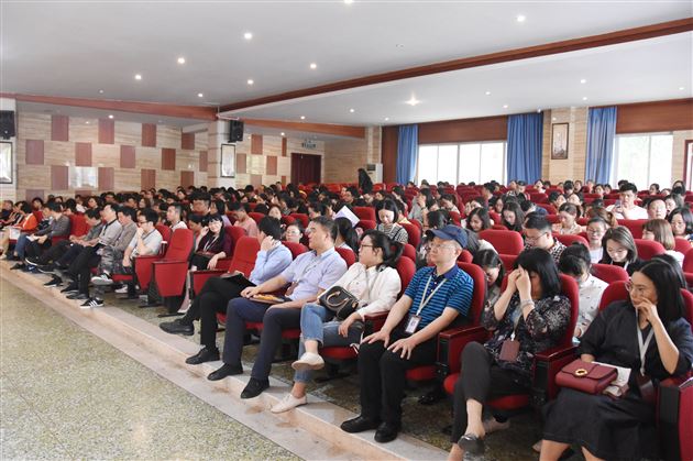 努力成为新时代的好老师——中共成都棠湖外国语学校第二支部召开《新时代教师职业行为准则》专题学习会议