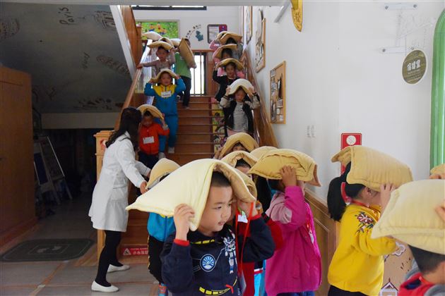我校实验幼儿园开展地震应急演练活动