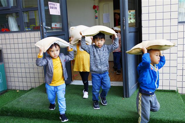 我校实验幼儿园开展地震应急演练活动