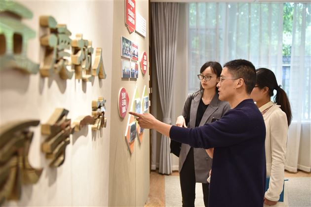 分享党建经验 共建优教成都——棠湖中学实验学校一行到我校参观学习党建工作
