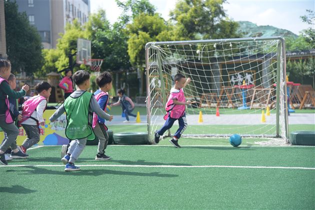 足球小将 神采飞扬——我校实验幼儿园第三届“足球嘉年华”中班组圆满落幕