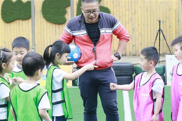 足球小将 神采飞扬——我校实验幼儿园第三届“足球嘉年华”中班组圆满落幕