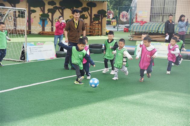 足球小将 神采飞扬——我校实验幼儿园第三届“足球嘉年华”中班组圆满落幕