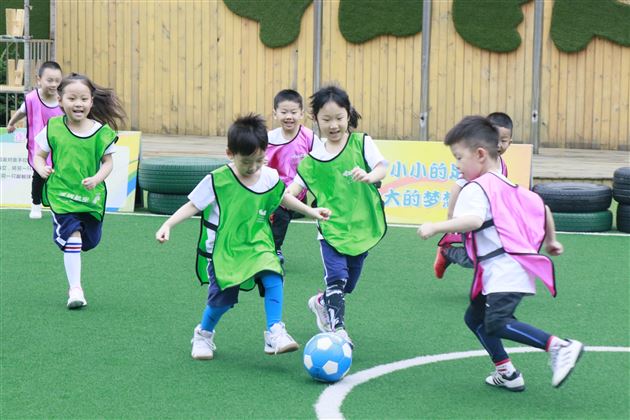 足球小将 神采飞扬——我校实验幼儿园第三届“足球嘉年华”中班组圆满落幕