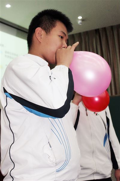 “透视”压力——我校初2016级举行考前心理辅导活动