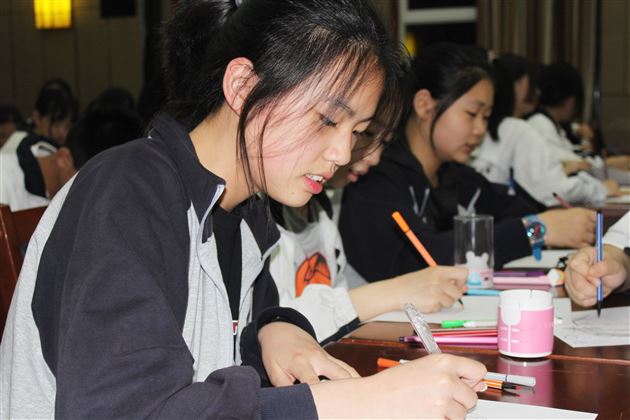 “透视”压力——我校初2016级举行考前心理辅导活动