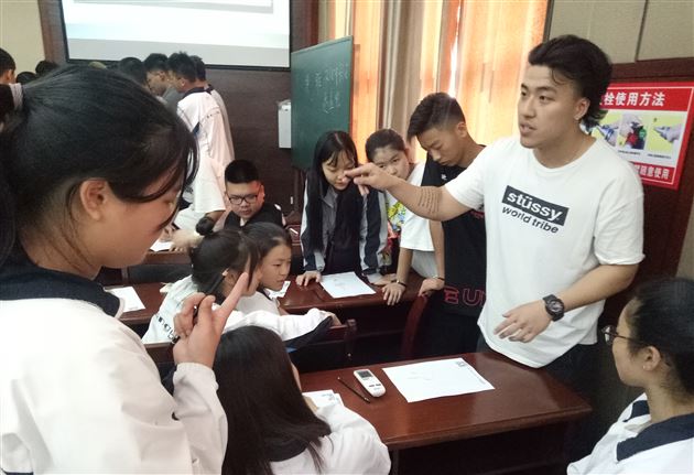 来自英伦时尚界的创意视觉传达——ACG时尚插画大师Ana棠外嗨体验