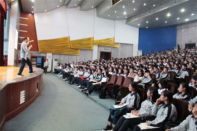 不绝的风景 不老的心情——我校高2018级举行高一下期阶段检测二表彰会