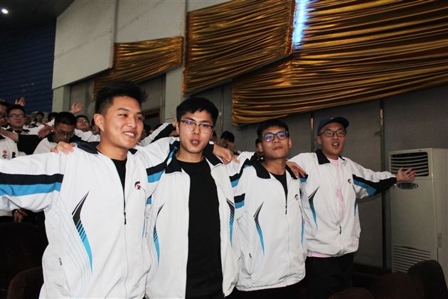 拥抱高三 笑对高考——我校开展高三考前心理辅导讲座 