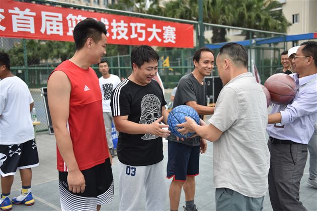 “TBA”横空出世 全民星大放光彩——我校举行首届全民星篮球技巧大赛