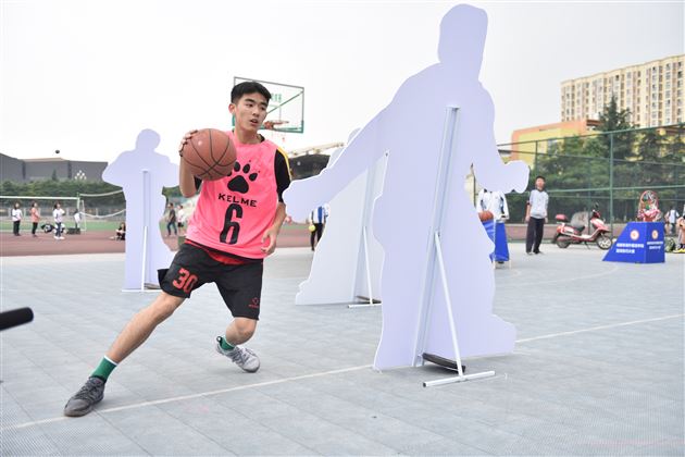 “TBA”横空出世 全民星大放光彩——我校举行首届全民星篮球技巧大赛
