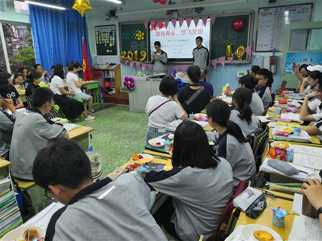 聊金融 探生涯 话家常 知感恩——我校高中部开展“生涯公益大使”活动