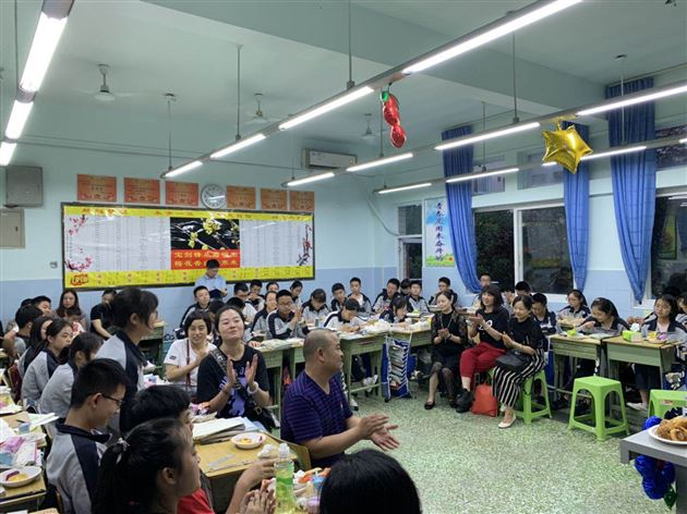 聊金融 探生涯 话家常 知感恩——我校高中部开展“生涯公益大使”活动