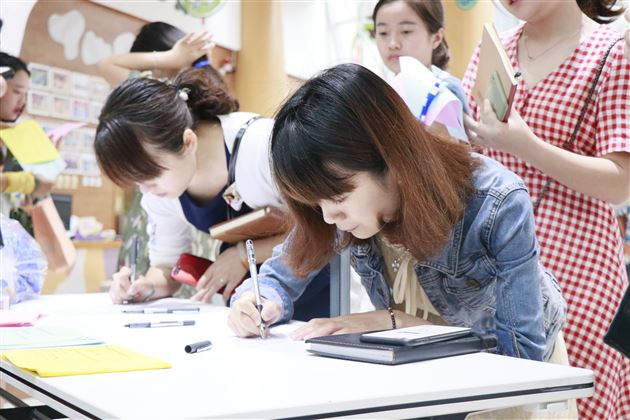 环境支持 课程搭桥——我校实验幼儿园承办“幼儿园主题背景下创游活动的开展”区级教研活动