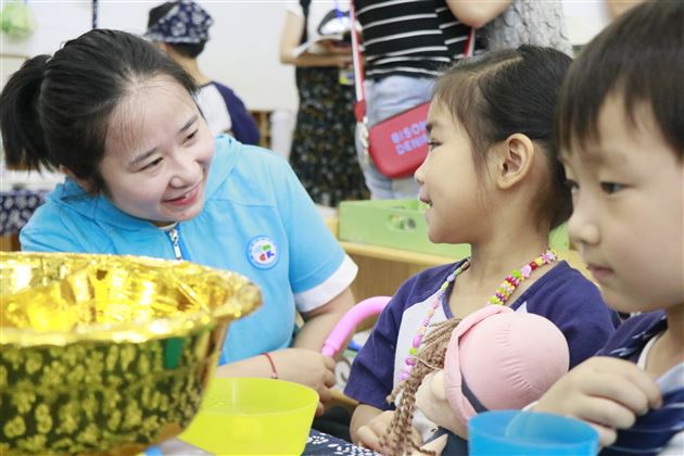 环境支持 课程搭桥——我校实验幼儿园承办“幼儿园主题背景下创游活动的开展”区级教研活动