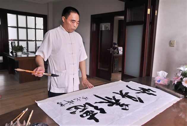 棠外奠基人黄光成校长