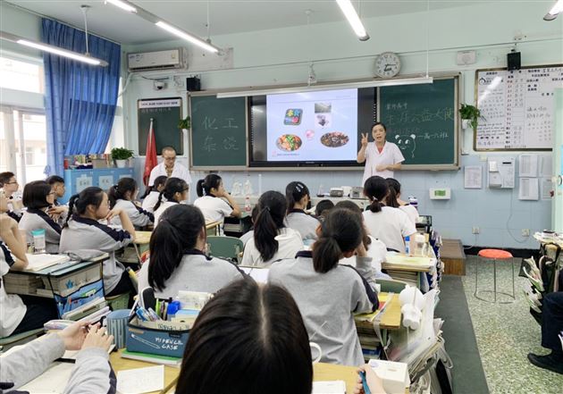 看见世界 看见自己——我校高中部开展“生涯公益大使”活动