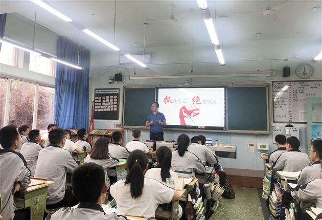 看见世界 看见自己——我校高中部开展“生涯公益大使”活动