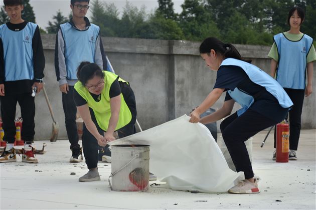 敬畏生命 防患未然——我校国际部组织学生进行地震、消防安全知识体验学习