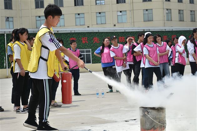 敬畏生命 防患未然——我校国际部组织学生进行地震、消防安全知识体验学习